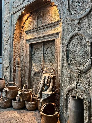 Oud uniek antiek grote poort india dubbele deuren uit india beschikbaar voor biedingen