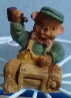 Beeld van beertje met geel tuinpak aan het werk met hamer, Ophalen of Verzenden, Zo goed als nieuw