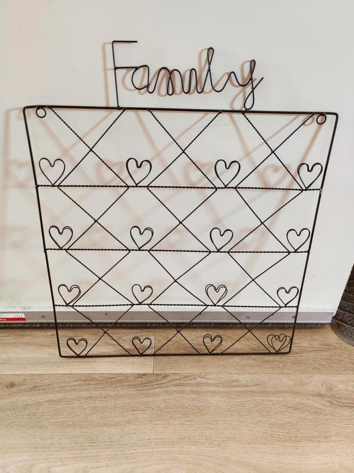 Wandrek voor kaarten/notities met 'Family' decoratie, Huis en Inrichting, Woonaccessoires | Wanddecoraties, Zo goed als nieuw