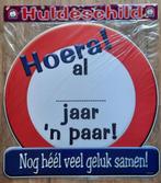 Huldeschild Hoera al .... jaar een paar ( Nieuw), Ophalen of Verzenden, Nieuw, Versiering, Geboorte of Huwelijk