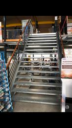 Winkel trap breed gegalvaniseerd 3.45 m keurig, Doe-het-zelf en Verbouw, Ladders en Trappen, Ophalen of Verzenden, Trap