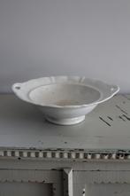 Oude brocante schaal op voet off white Nr.1 *Pronck & Praal*, Antiek en Kunst, Ophalen of Verzenden
