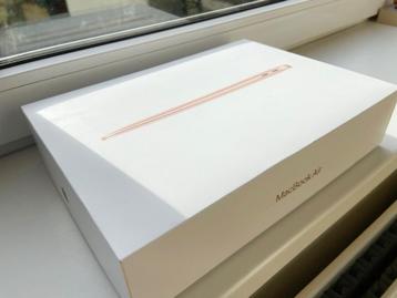 4 x MacBook Air 2020 | Office + extra's beschikbaar voor biedingen