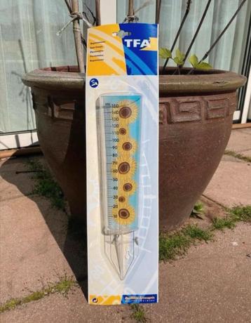 Retro vrolijke regenmeter met zonnebloemen  beschikbaar voor biedingen