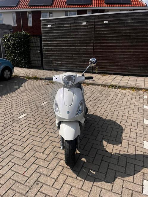 Piaggio fly 2012 4T, Fietsen en Brommers, Scooters | Piaggio, Gebruikt, Fly, Maximaal 45 km/u, Benzine, Ophalen