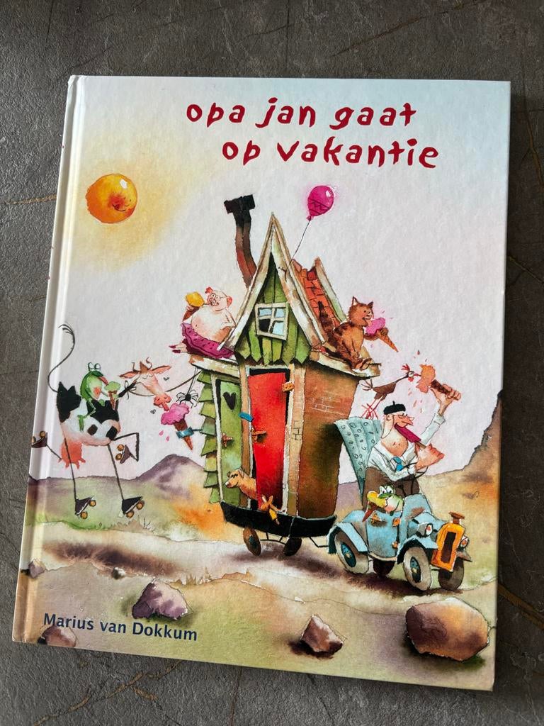 Opa Jan gaat op vakantie - Marius van Dokkum, Ophalen of Verzenden, Zo goed als nieuw, Sprookjes