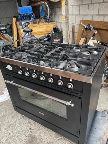 gasfornuis BORETTI 5 pits + Elec.oven .Gereviseerd beschikbaar voor biedingen