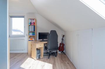 Gratis: Bureau + twee kasten