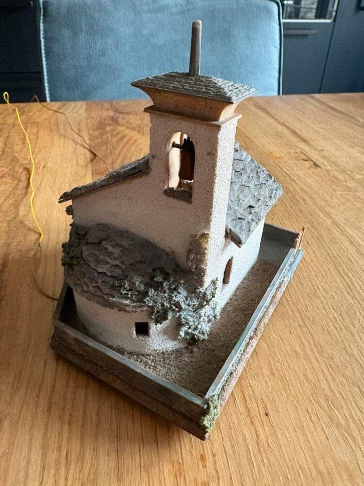 Faller H0 241 Sils Maria kerk met klok gebouwd model 1953, Hobby en Vrije tijd, Modelbouw | Figuren en Diorama's, Zo goed als nieuw