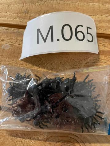 Zakje plastic spinnetjes klein formaat beschikbaar voor biedingen