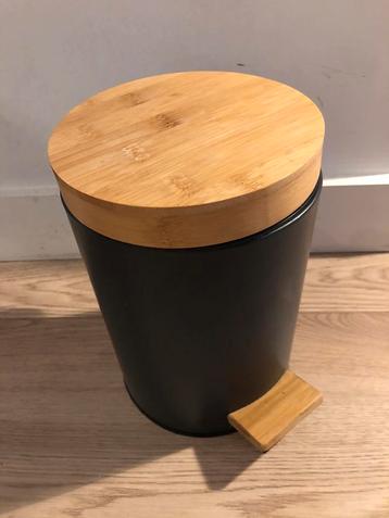 Prullenbakje beschikbaar voor biedingen