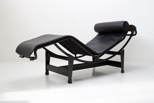 Cassina LC4 Chaise Longue By Le Corbusier and Charlotte Perr, Huis en Inrichting, Banken | Sofa's en Chaises Longues, Zo goed als nieuw