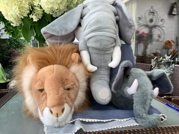 Drie pluche dieren koppen tbv KIKA beschikbaar voor biedingen