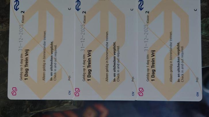 Te koop. 3 stuks NS dagkaart geldig tm 31 Dec 2025, Tickets en Kaartjes, Trein, Bus en Vliegtuig, Drie personen of meer, Algemeen kaartje