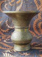 Prachtige zware antieke Oosterse bewerkte vaas 20,5 cm., Ophalen of Verzenden
