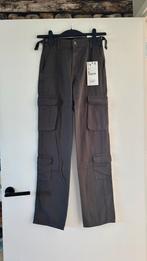 Nieuw groen khaki cargobroek maat 32 Stradivarius, Ophalen of Verzenden, Nieuw, Grijs, W27 (confectie 34) of kleiner
