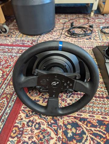 Thrustmaster T300RS GT-edition beschikbaar voor biedingen