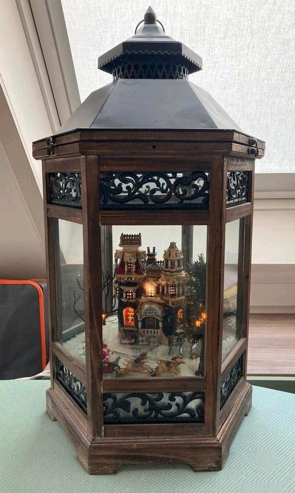 Lemax kerstdorp Victorian Christmas shop compleet windlicht, Diversen, Kerst, Zo goed als nieuw, Ophalen