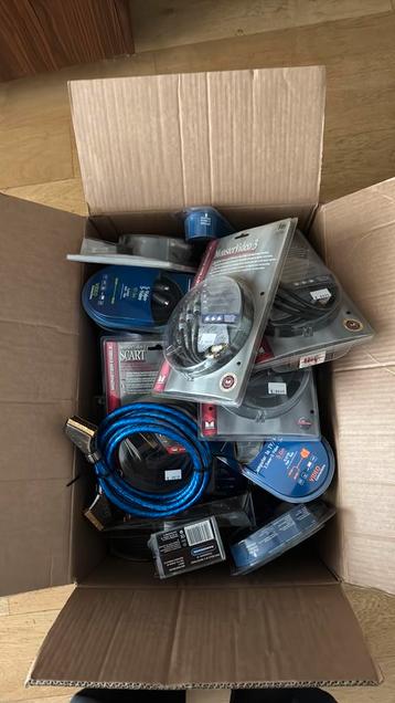 Grote partij scart, interlinks uit stock. Nieuw! beschikbaar voor biedingen