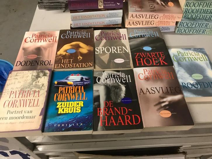 T.K. 14 boeken en pockets van Patricia Cornwell zie lijst, Boeken, Thrillers, Gelezen, Wereld overig, Ophalen of Verzenden