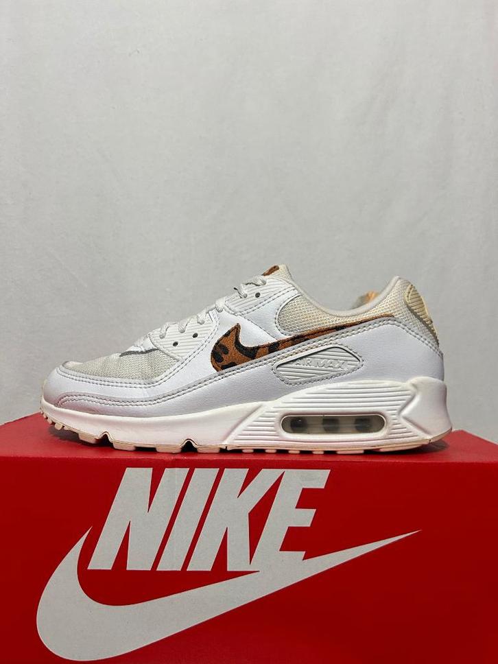 Maat 42 - Nike Air Max 90 AX Leopard, Kleding | Dames, Schoenen, Zo goed als nieuw, Sneakers of Gympen, Overige kleuren, Verzenden