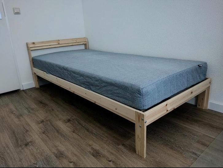 Eenpersoonsbed incl. matras, Huis en Inrichting, Slaapkamer | Bedden, Nieuw, Eenpersoons, 90 cm, 200 cm, Hout, Bruin, Ophalen