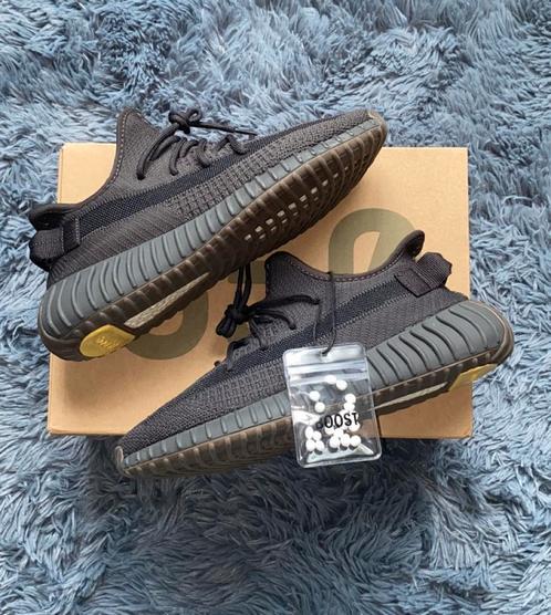 Yeezy boost 350 V2 cinder, Kleding | Heren, Schoenen, Nieuw, Sneakers of Gympen, Zwart, Ophalen of Verzenden