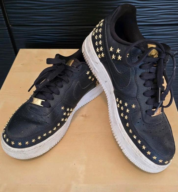Nike Air Force 1 Donkerblauw Goud sterretjes Maat 37,5, Kleding | Dames, Schoenen, Zo goed als nieuw, Sneakers of Gympen, Blauw