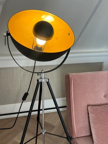 Vloerlamp zwart met goud  beschikbaar voor biedingen