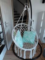 Hangstoel met kussen, Ophalen