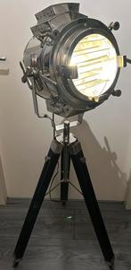 Vintage nautische chroomkleurig zoeklicht op zwarte driepoot, Ophalen, 100 tot 150 cm, Vintage / Retro / Industrieel / Nautisch