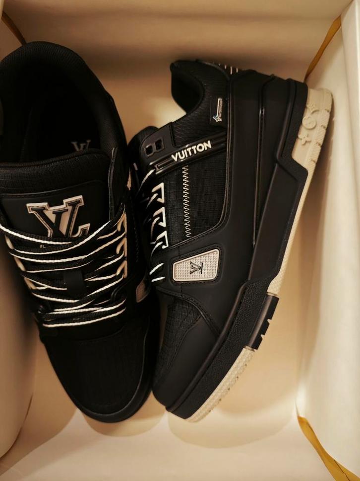 LV LOUIS VUITTON SNEAKERS NIEUW IN DOOS MAAT 43, Kleding | Heren, Schoenen, Nieuw, Zwart, Ophalen of Verzenden