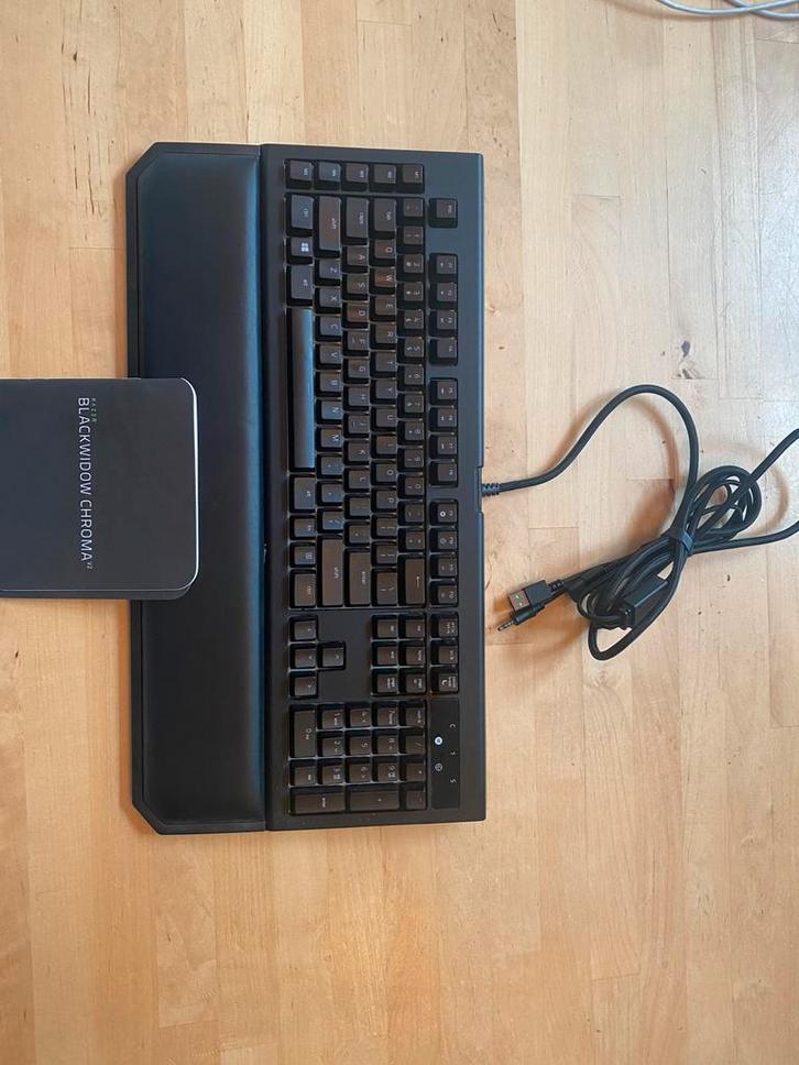 Razer Blackwidow Chroma V2 Green Switches, Computers en Software, Toetsenborden, Gebruikt, Qwerty, Bedraad, Gaming toetsenbord
