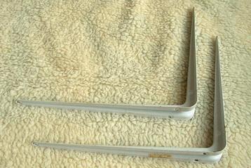 2 grote ijzeren plankdragers wit (hoek) 35x40cm beschikbaar voor biedingen