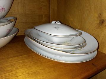 servies Eisenbach wit, zachte kleuren en gouden rand beschikbaar voor biedingen