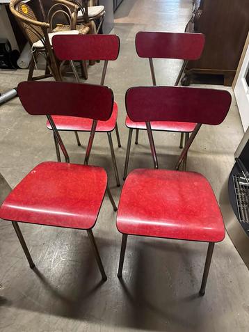 4 stuks rode formica stoelen beschikbaar voor biedingen