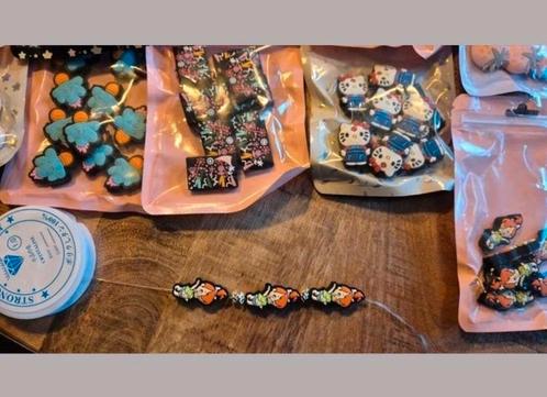 Sieraden maken en pennen versieren. Per 5 setjes, Hobby en Vrije tijd, Feestartikelen, Nieuw, Overige typen, Verjaardag, Ophalen of Verzenden