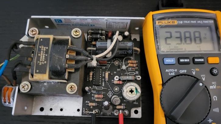 Gestabiliseerde voeding 24VDC/1,2A, Hobby en Vrije tijd, Elektronica-componenten, Gebruikt, Ophalen