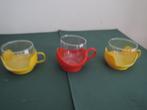 Drie ouderwetse theeglazen in kunststof houder, Huis en Inrichting, Keuken | Servies, Glas of Glazen, Ophalen of Verzenden, Overige stijlen