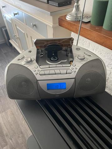 Radio cd cassette speler beschikbaar voor biedingen