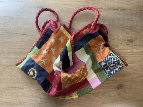 Handgemaakte patchwork tas – Uniek en stijlvol, Sieraden, Tassen en Uiterlijk, Tassen | Damestassen, Gebruikt, Handtas, Ophalen of Verzenden