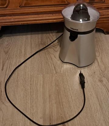 Te koop tristar juicers apperaat met 2 hulp stukken beschikbaar voor biedingen