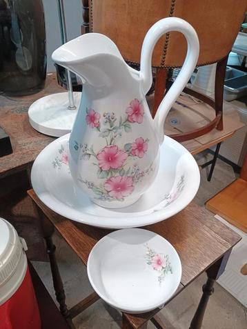 Vintage Lampetstel met Bloemmotief beschikbaar voor biedingen
