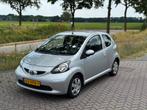 Toyota Aygo 1.0 12V Vvt-i 3DRS AIRCO 2006 NIEUWE APK, Voorwielaandrijving, Metallic lak, 4 stoelen, 68 pk