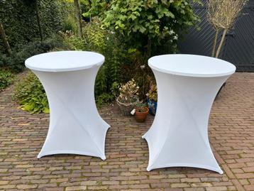2 Statafels met witte rok stretchstof/ wasbaar (110x80cm) beschikbaar voor biedingen