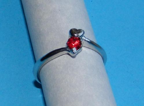 Zilveren ring met rode Swarovski, model AF, diverse maten, Sieraden, Tassen en Uiterlijk, Ringen, Nieuw, Dame, 17 tot 18, Rood