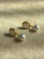 Oorbellen goud klassiek met witte steen en parel, Overige materialen, Nieuw, Ophalen of Verzenden, Knopjes of Stekers