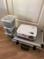 Beamer van NEC + opbergkoffer en beamer scherm, Ophalen of Verzenden, Zo goed als nieuw