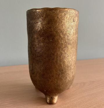 Daan Kromhout St tropez goudkleurige vaas beschikbaar voor biedingen