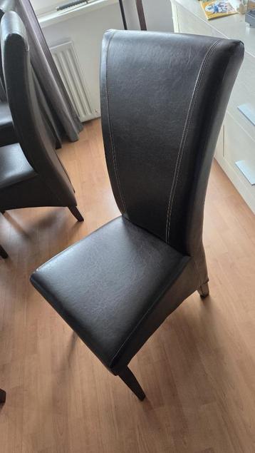 Eetkamerstoelen beschikbaar voor biedingen